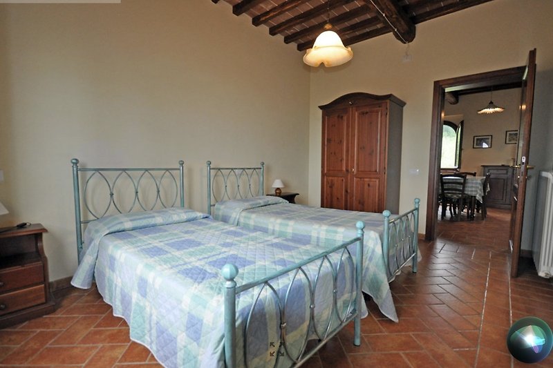Una confortevole camera da letto con un letti singoli disponibili nei tri locali oltre a camera da letto matrimoniale