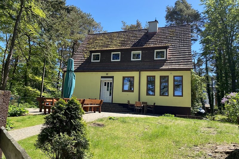 Ferienhaus mit Garten .