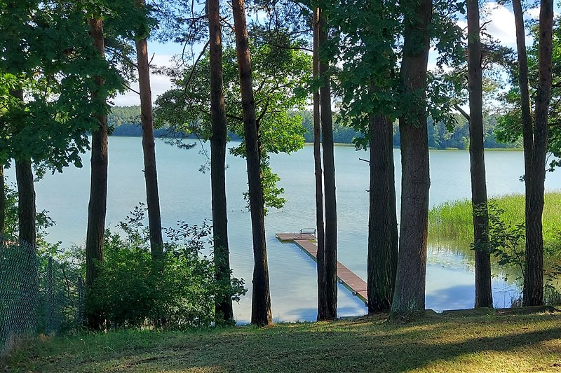 Schönes Ferienhaus mit See, Wald und malerischer Landschaft. Perfekt für Naturliebhaber.