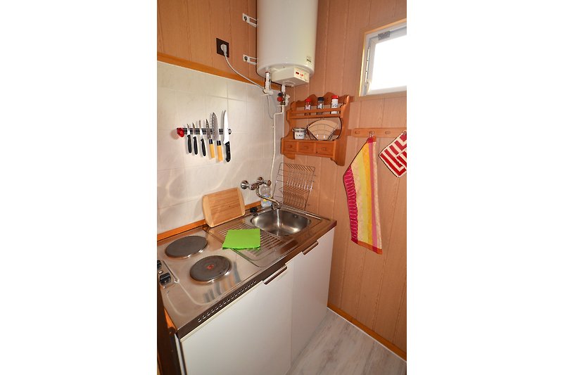 Pantry Küche mit Kühlschank / Gefrierfach