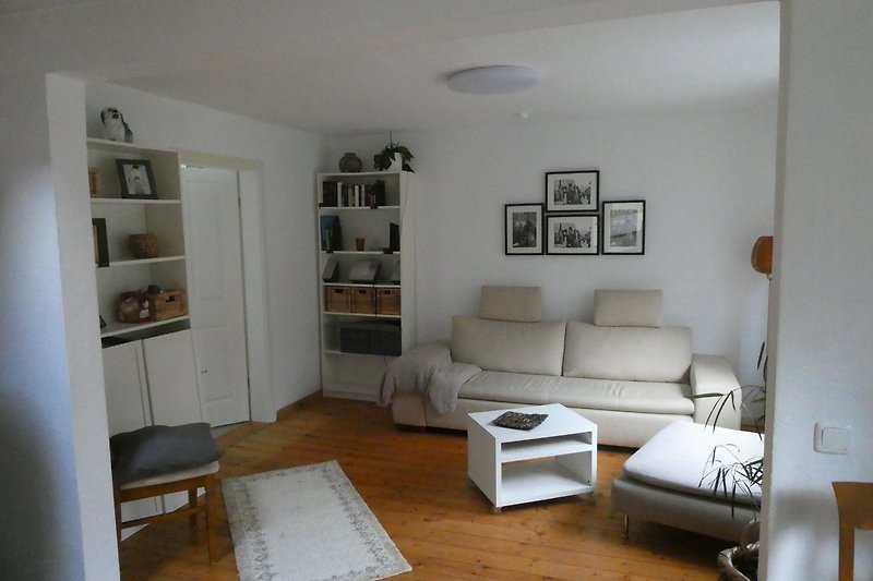 Gemütliches Wohnzimmer EG mit bequemer Couch