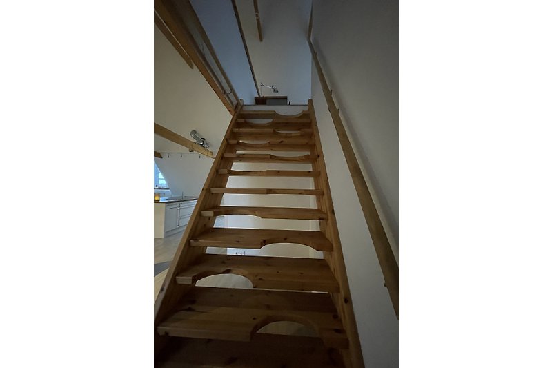 Holztreppe zum Schlafzimmer 2