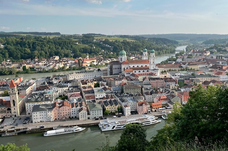 Blick von der Veste Oberhaus auf Passau, ca. 30 km von Haus im Wald