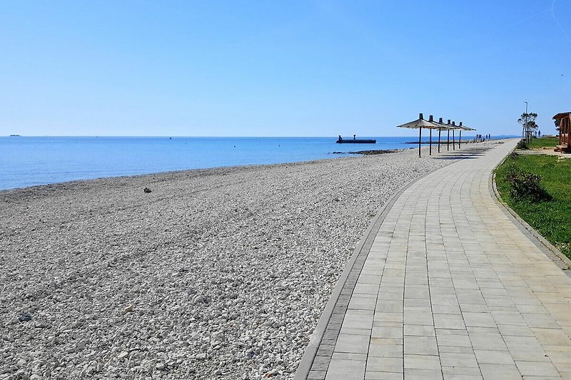 Strandpromenade von Peroj