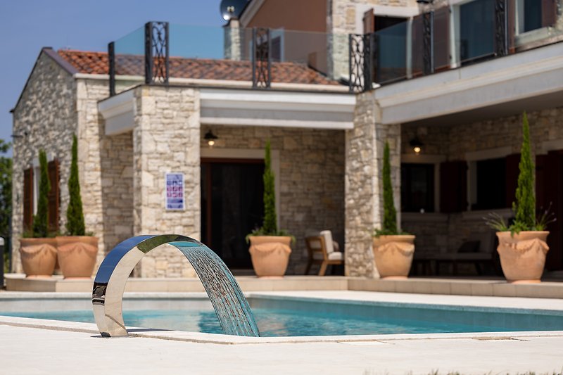 Schöne Villa mit beheiztem Pool, Jacuzzi und Sauna