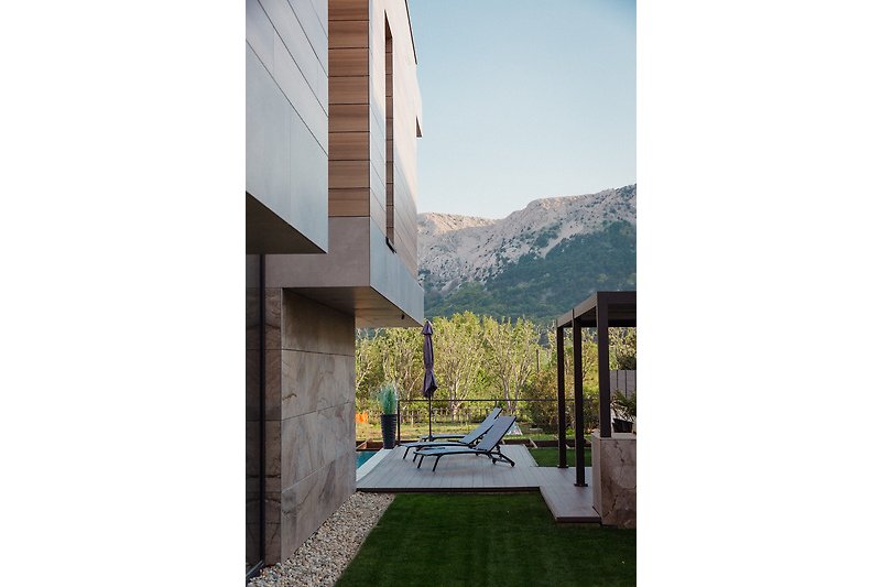 Villa mit beheiztem Infinity-Pool und Blick auf die wunderschöne Berge