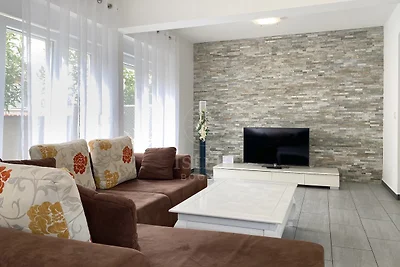 Schöne Villa mit privatem Pool und Parkplatz, nahe am Meer