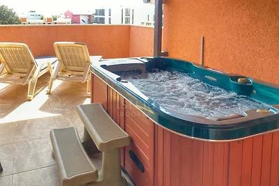 Wunderschöne Villa mit Pool und Whirlpool und Meerblick