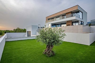 Luxusvilla mit Privatpool, Meerblick, 150m von Meer