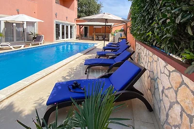 Wunderschöne Villa mit Pool und Whirlpool und Meerblick