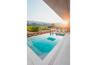 Villa mit beheiztem Infinity-Pool