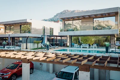 Villa mit beheiztem Infinity-Pool