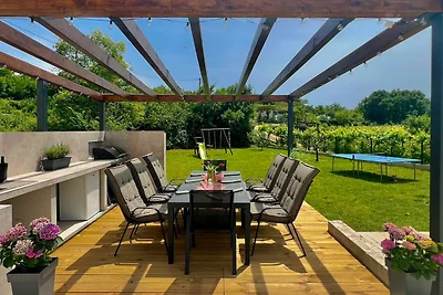 Schöne Villa mit privatem Pool, Tischtennis, Darts, kostenlosem WLAN und Parkplatz