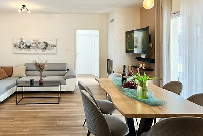 Schöne Villa mit privatem Pool, Tischtennis, Darts, kostenlosem WLAN und Parkplatz