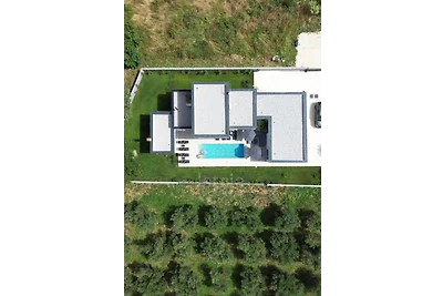 Moderne Villa mit privatem Pool in der Nähe des Meeres