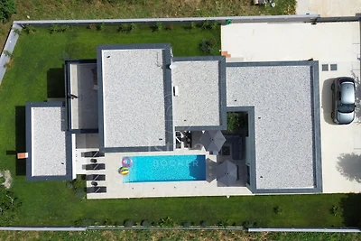 Moderne Villa mit privatem Pool in der Nähe des Meeres