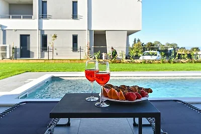 Villa mit privatem Pool in Meeresnähe