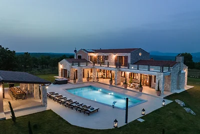 Schöne Villa mit beheiztem Pool, Jacuzzi und Sauna