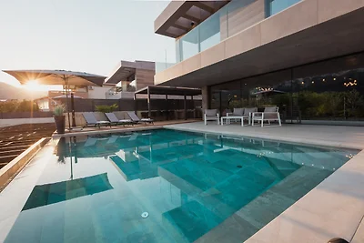 Villa mit beheiztem Infinity-Pool