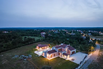 Schöne Villa mit beheiztem Pool, Jacuzzi und Sauna