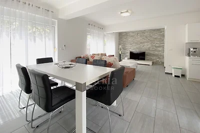 Schöne Villa mit privatem Pool und Parkplatz, nahe am Meer