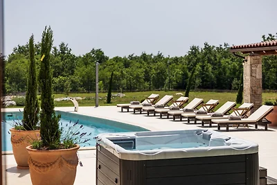 Schöne Villa mit beheiztem Pool, Jacuzzi und Sauna