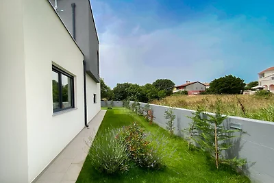 Moderne Villa mit privatem Pool in der Nähe des Meeres