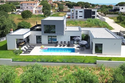 Moderne Villa mit privatem Pool in der Nähe des Meeres