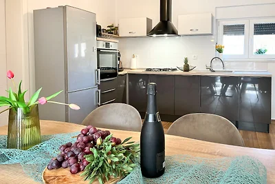 Schöne Villa mit privatem Pool, Tischtennis, Darts, kostenlosem WLAN und Parkplatz