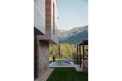 Villa mit beheiztem Infinity-Pool und Blick auf die wunderschöne Bergwelt