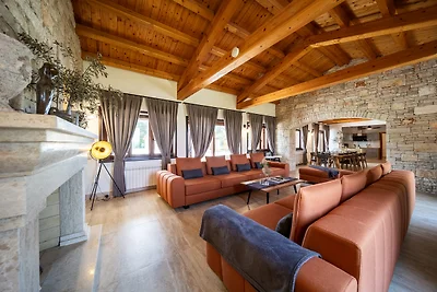 Schöne Villa mit beheiztem Pool, Jacuzzi und Sauna