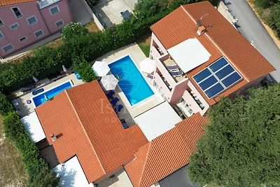 Wunderschöne Villa mit Pool und Whirlpool und Meerblick