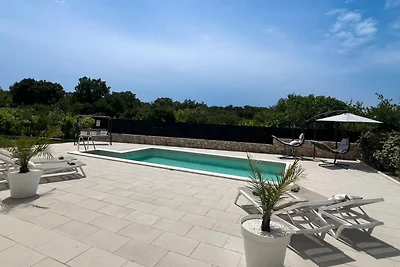 Schöne Villa mit privatem Pool, Tischtennis, Darts, kostenlosem WLAN und Parkplatz