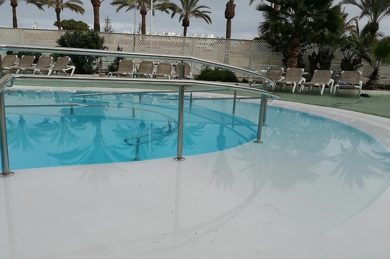 Zugang Pool barrierefrei