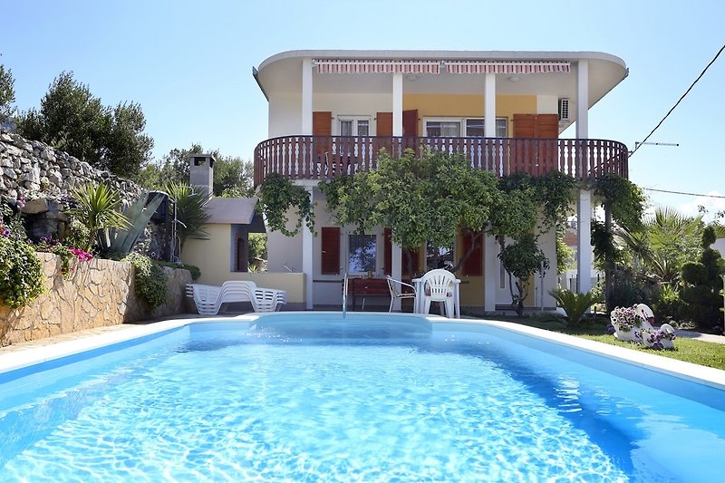 Ferienhaus mit beheizbarem Pool nahe am Strand bei Split