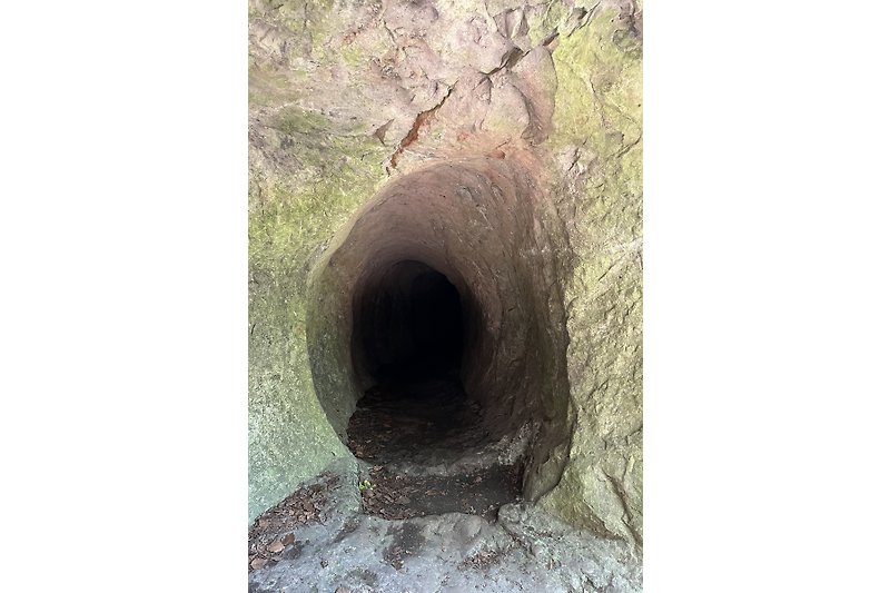 Geheimnisvoller Höhleneingang #lippoldshöhlen