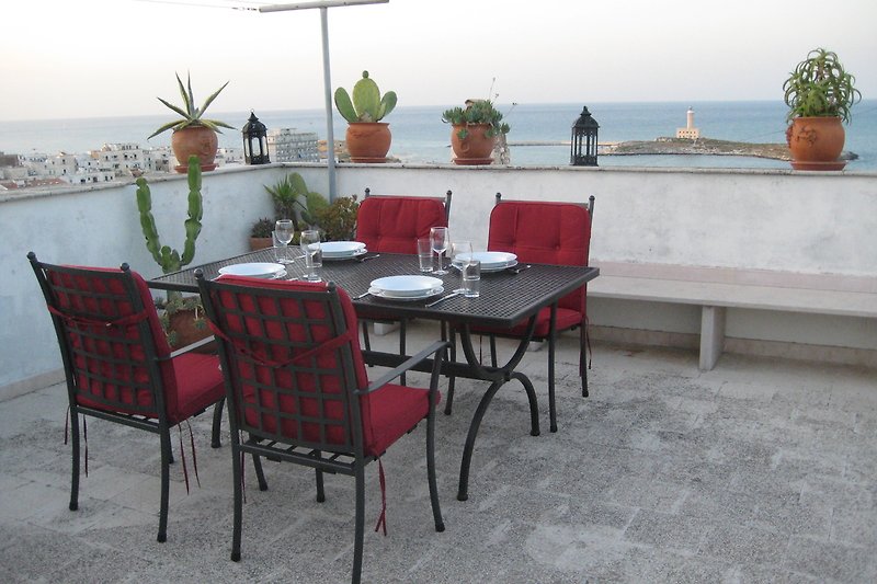 Verbringen Sie Ihre Ferien auf dieser Terrasse mit Rundumblick auf die Adria.