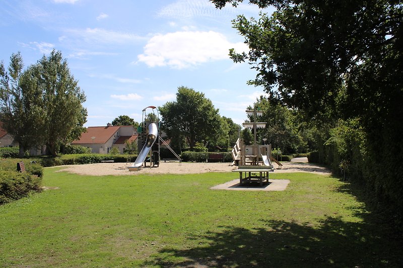 speeltuin centraal gelegen op het park.