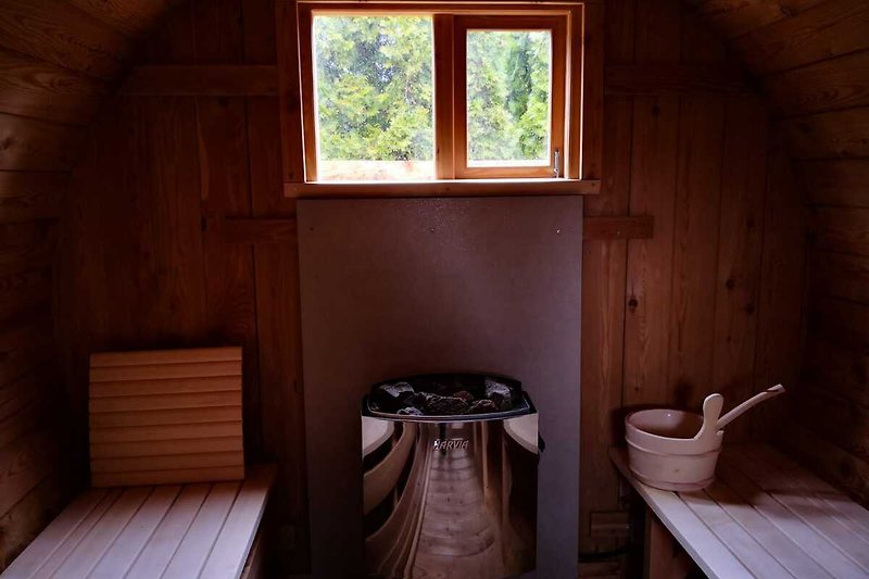 Große Fass-Sauna mit Aufgüssen zur alleinigen Nutzung