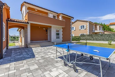 Lotus Elite Villa mit Pool und Whirlpool 2