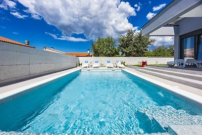 Moderne Familienvilla Teo mit privatem Pool