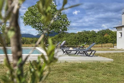 Private Pool with Relaxing Nature View - Apt...