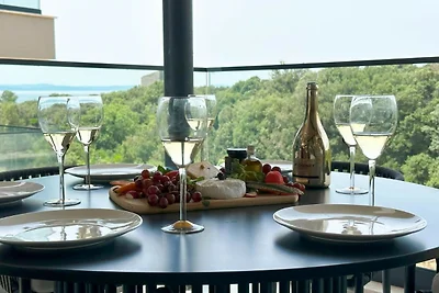 The Riviera Three - Luxusapartment am Wasser