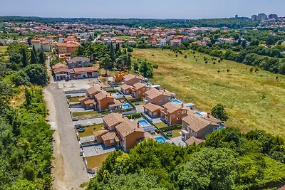 Lotus Elite Villa mit Pool und Whirlpool 4