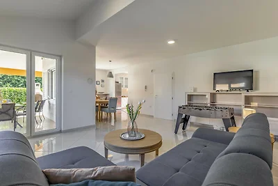 Lotus Elite Villa mit Pool und Whirlpool 12