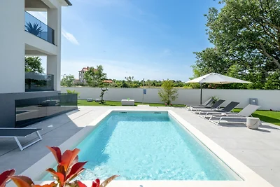 Villa Antares - Luxurious Vacation Oasis