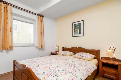 Family Apartment Stinjan with Sea View