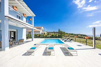 Moderne Villa Novek mit Pool und Meerblick