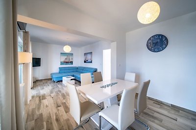 Villa Gulli - Apartment Blue mit Privatstrand