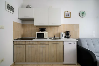 Relaxing Summer Apartment - Pool, Sauna, Jacu...